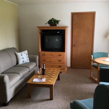 Maxwelton Braes Lodge & Golf Course Бейлис Харбър Екстериор снимка