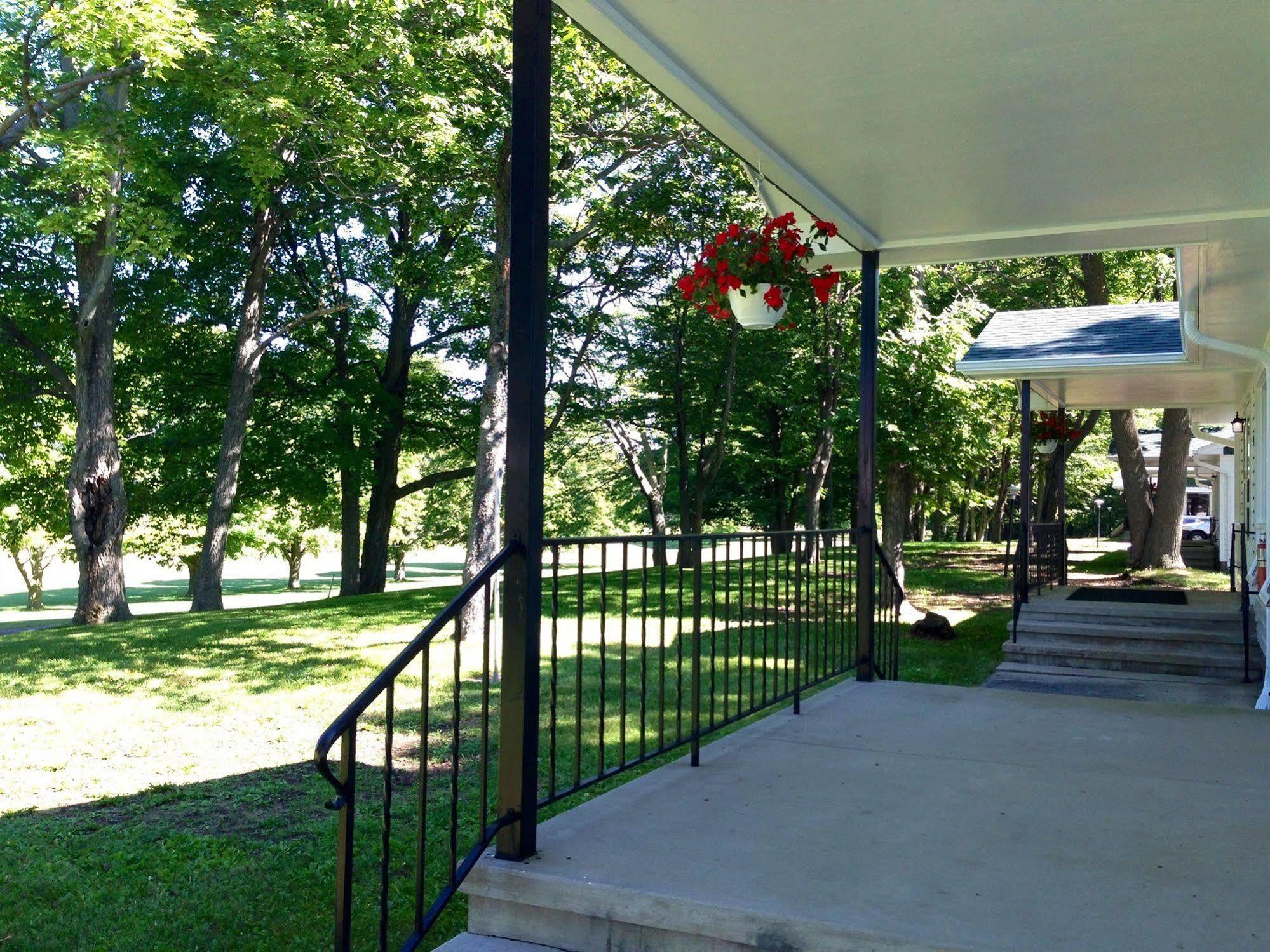 Maxwelton Braes Lodge & Golf Course Бейлис Харбър Екстериор снимка