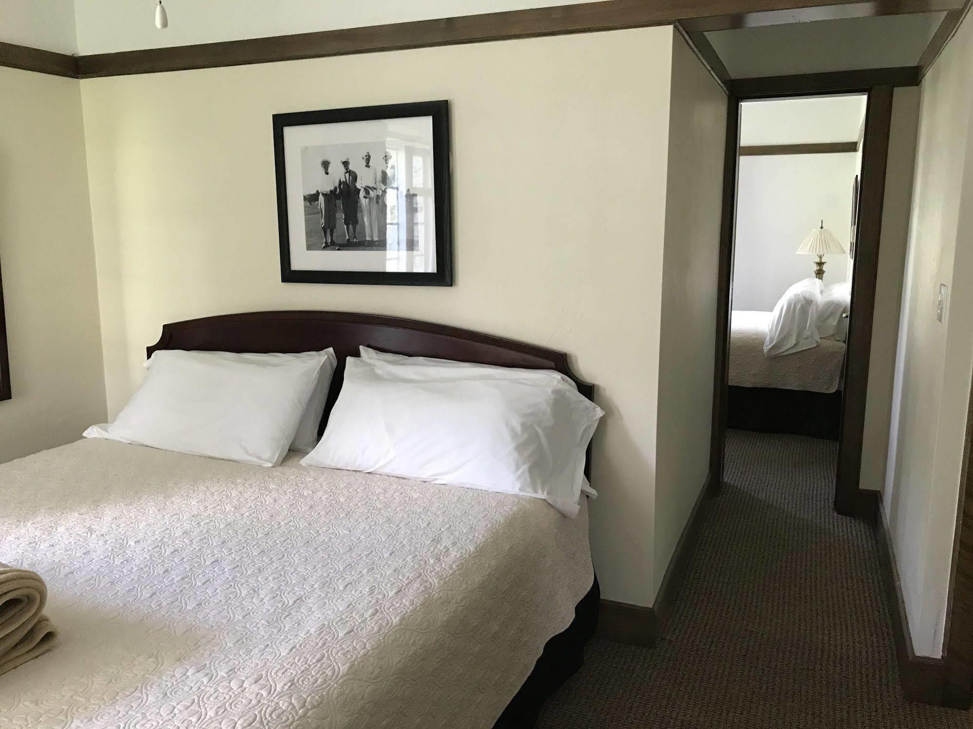 Maxwelton Braes Lodge & Golf Course Бейлис Харбър Екстериор снимка