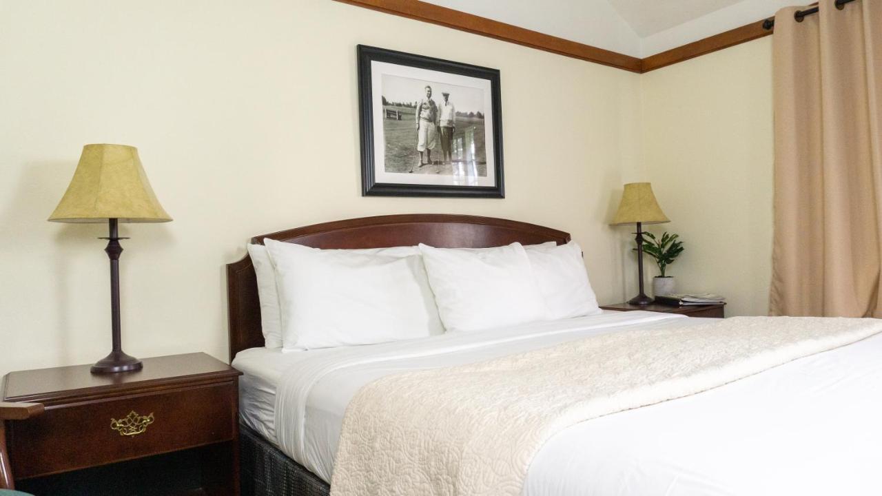 Maxwelton Braes Lodge & Golf Course Бейлис Харбър Екстериор снимка