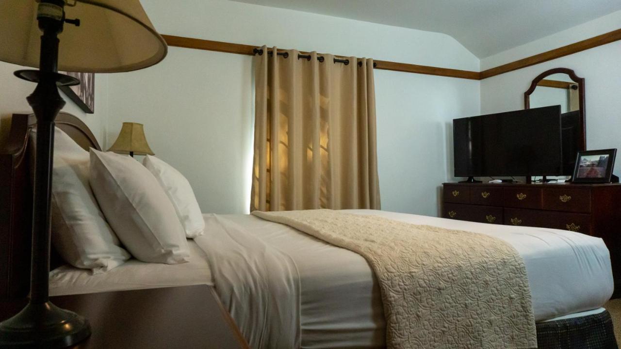 Maxwelton Braes Lodge & Golf Course Бейлис Харбър Екстериор снимка